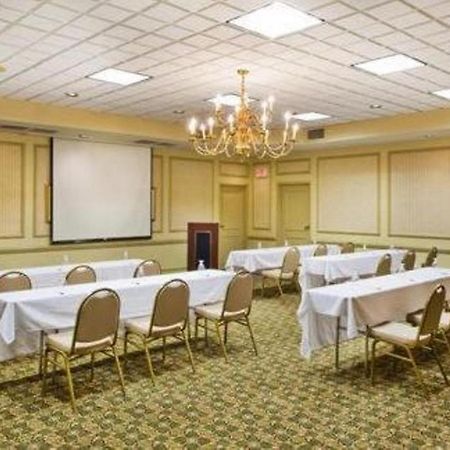 Ramada By Wyndham Gainesville Extérieur photo