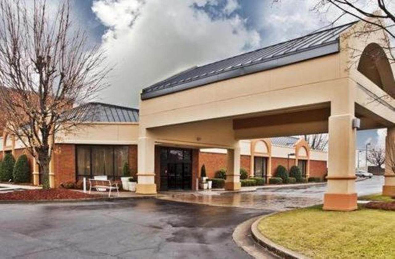Ramada By Wyndham Gainesville Extérieur photo
